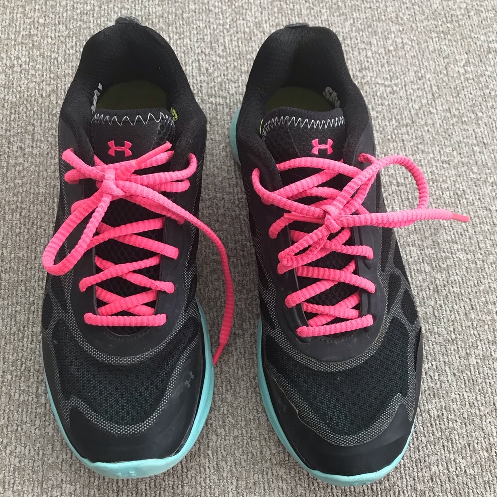 Under Armour Sneaker sz 7